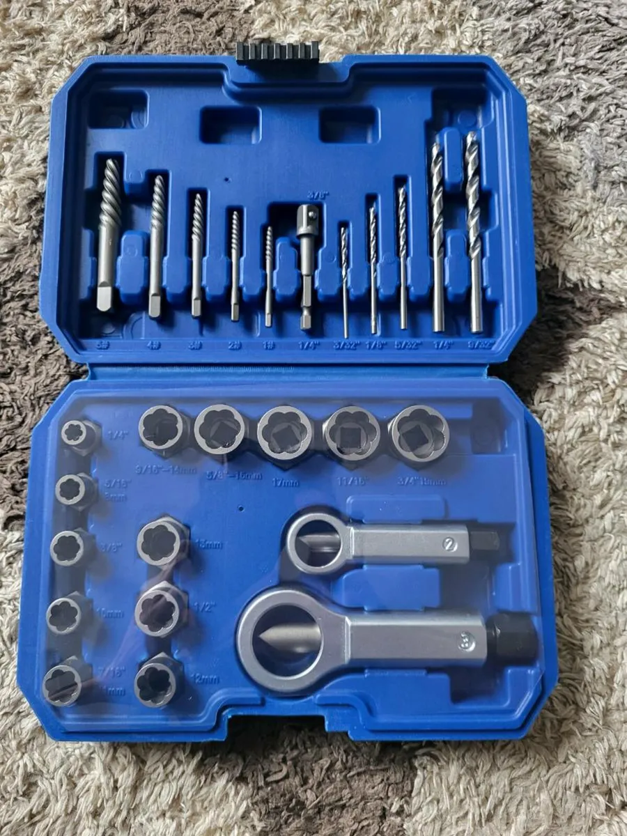 Nut and bolt removal kit