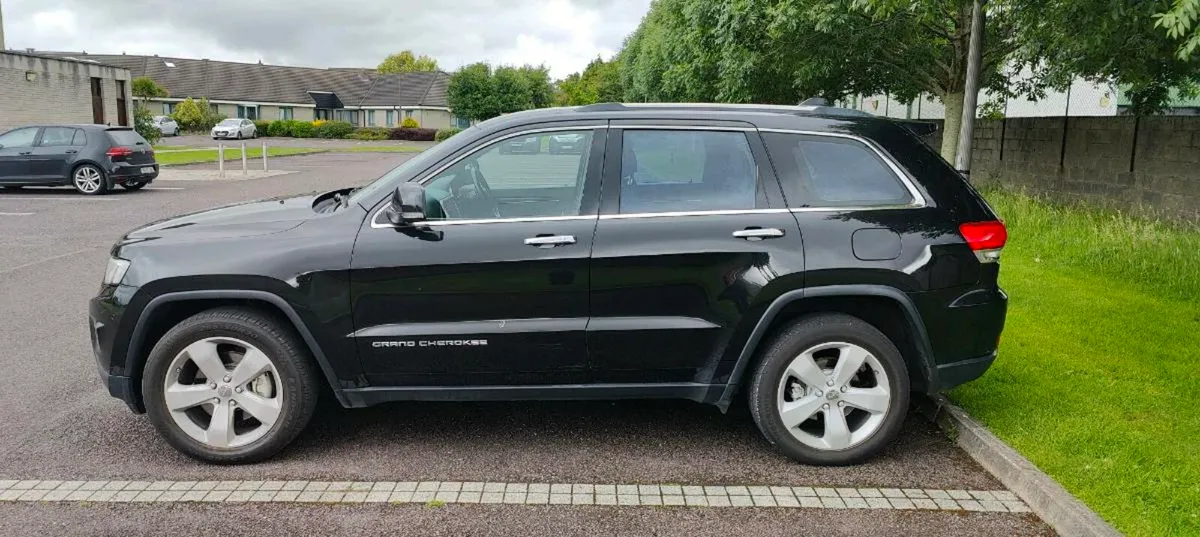 2014 Jeep Grand Cherokee 5 Seater Crewcab - Image 4