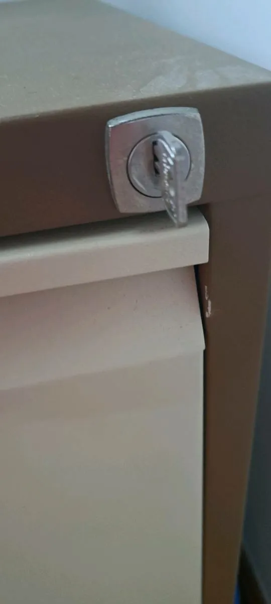 Filing cabinet - Image 2