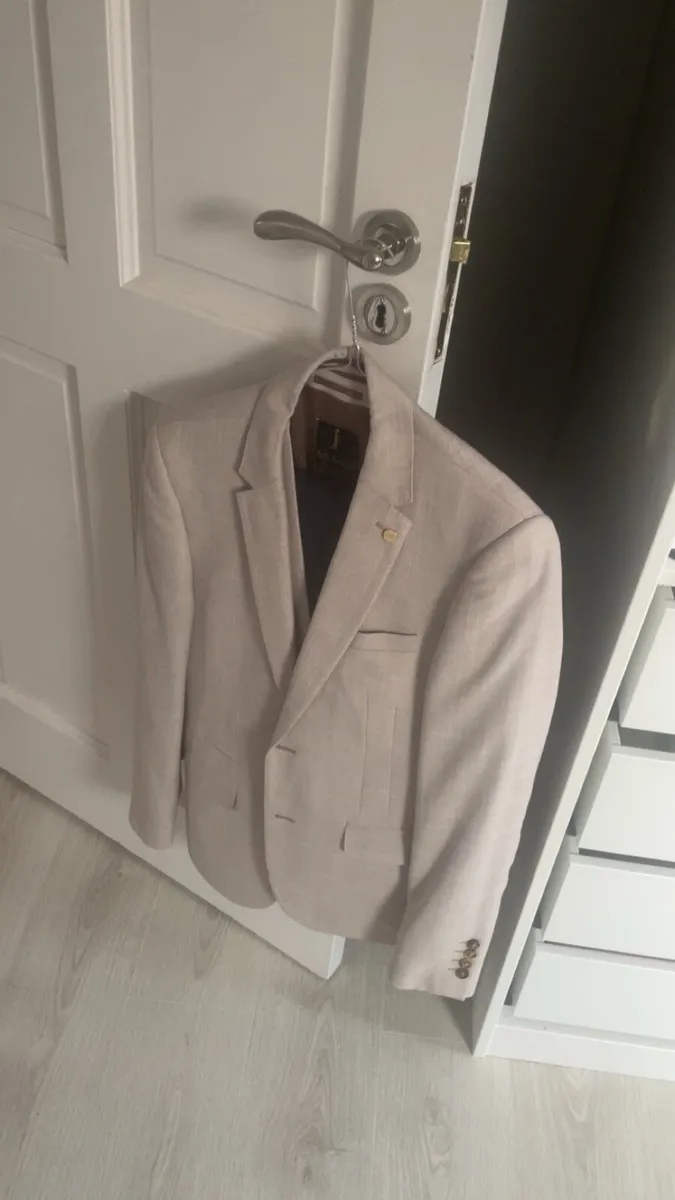 Suit - Image 4