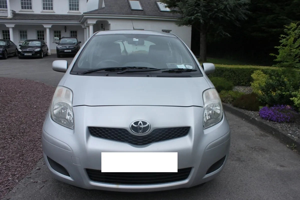 Toyota Yaris MC 1.0 LUNA, 2011 - Image 1