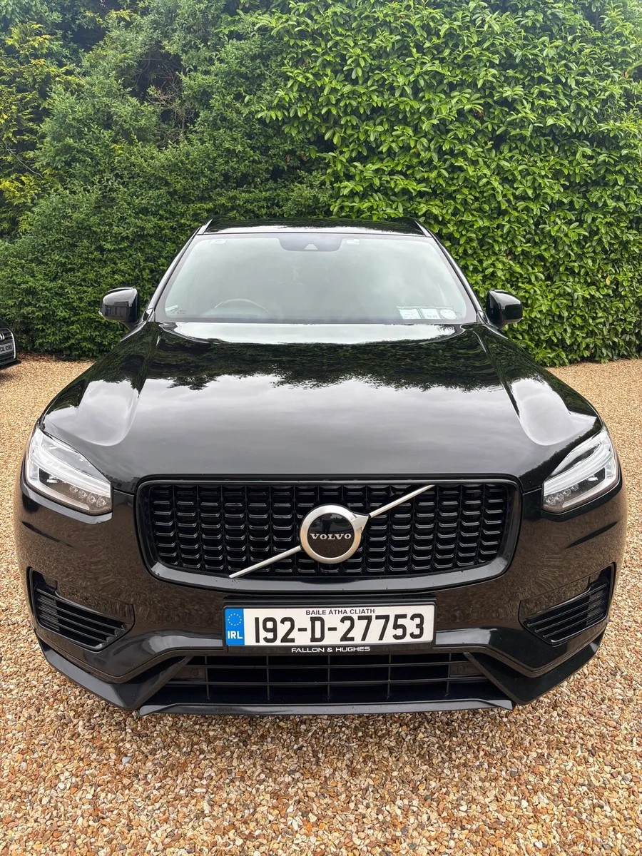 Volvo XC90 T8 R Design Ultimate Dark Edition AWD - Image 3