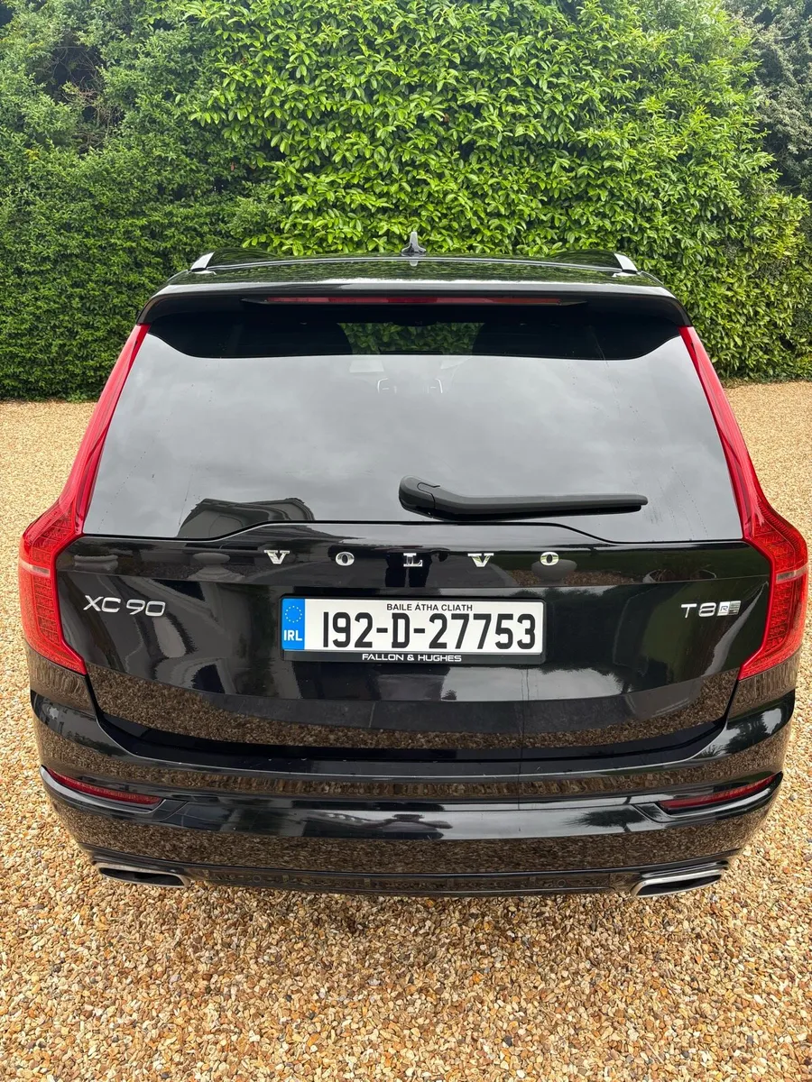 Volvo XC90 T8 R Design Ultimate Dark Edition AWD - Image 4