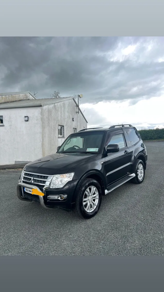 2015 Mitsubishi pajero 3.2 (new doe ) - Image 2
