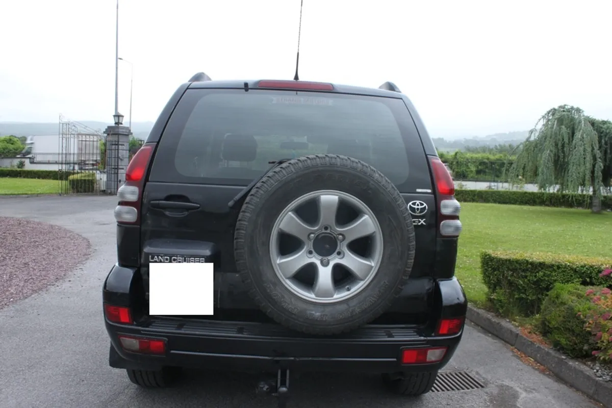 Toyota Land Cruiser SWB GX,  2005 - Image 2