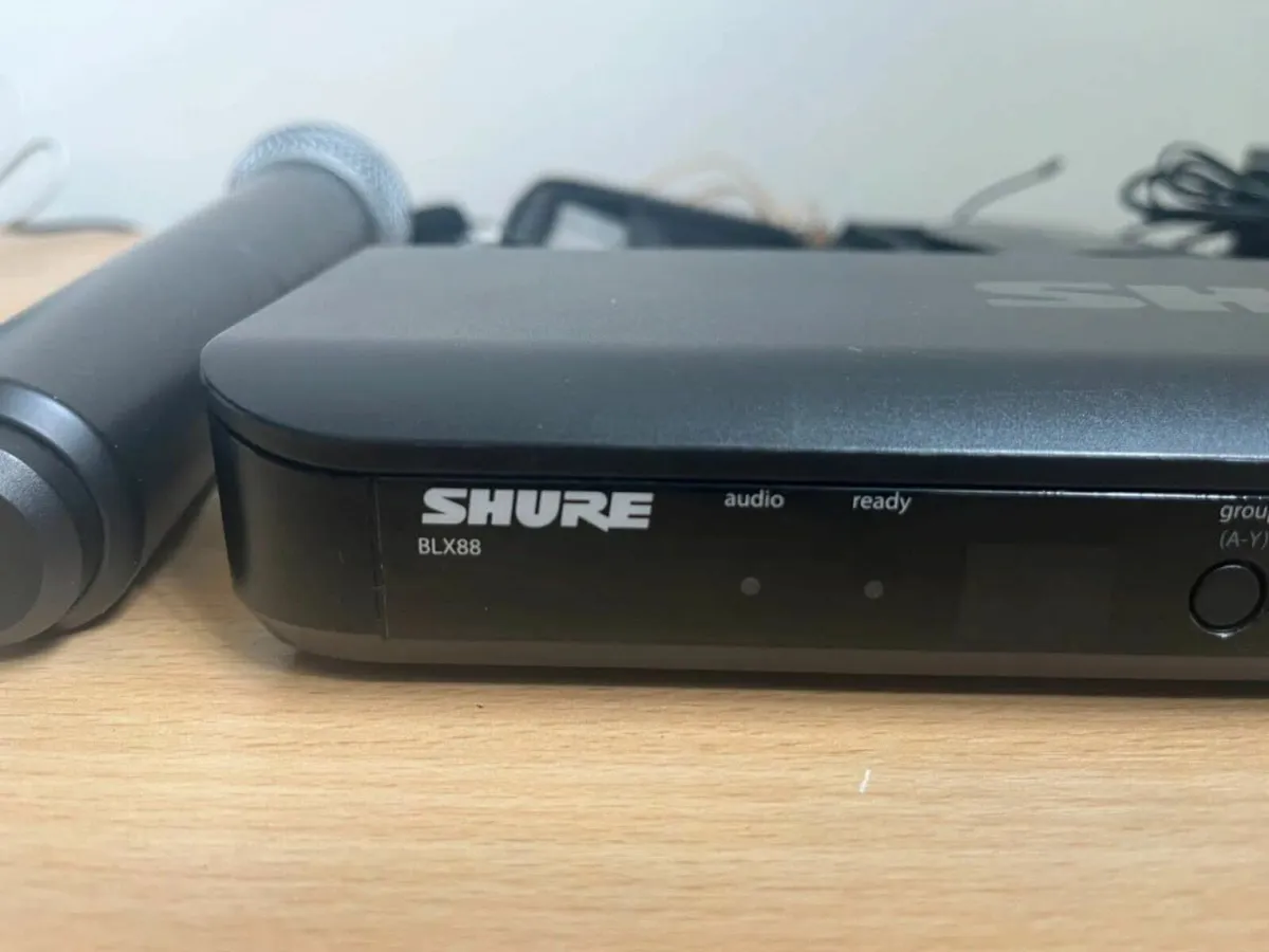 Shure Blx88 Dual Transceiver Wireless PG58 Mic - Image 4