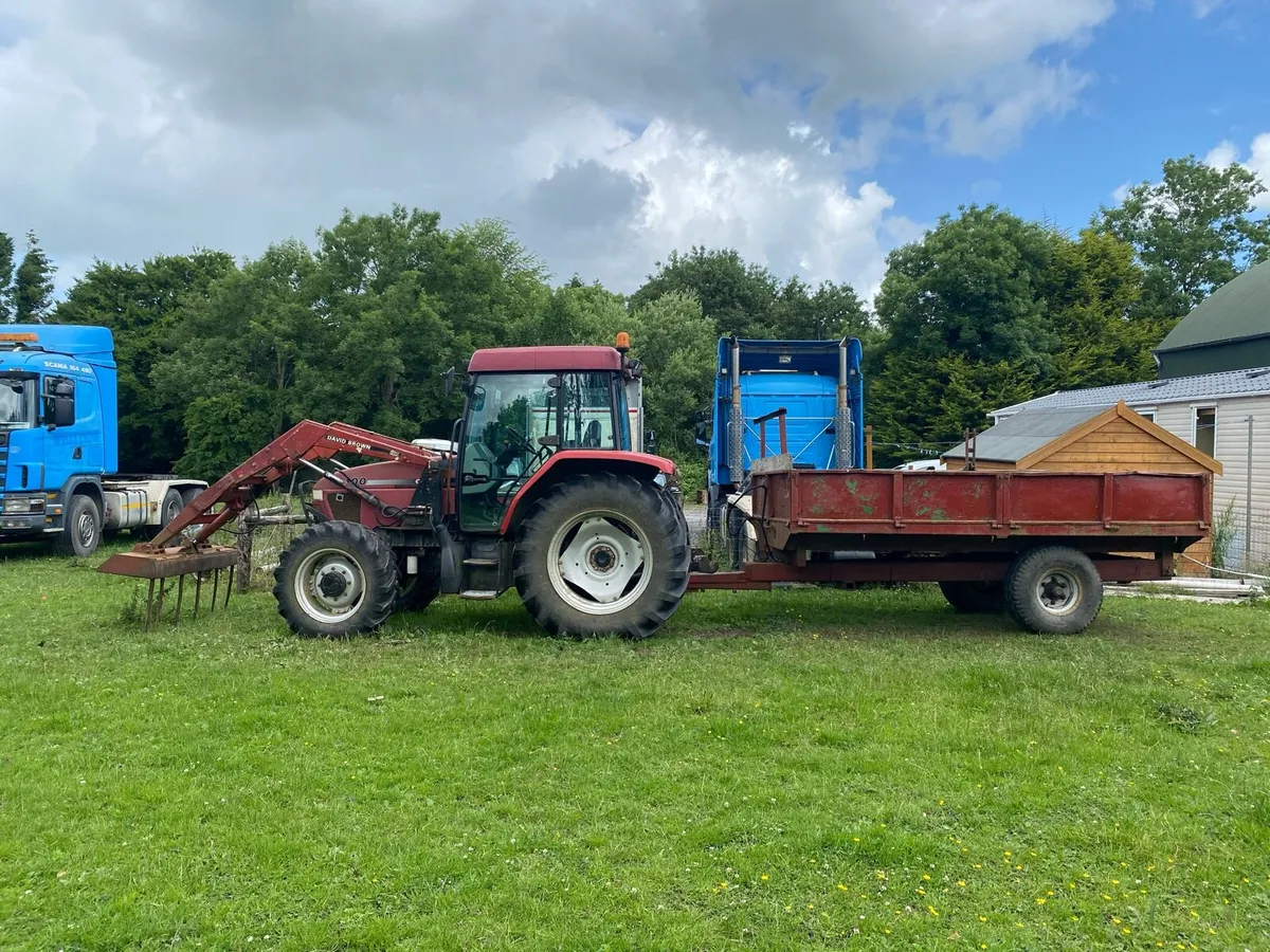 Tractor tipping trailer - Image 3