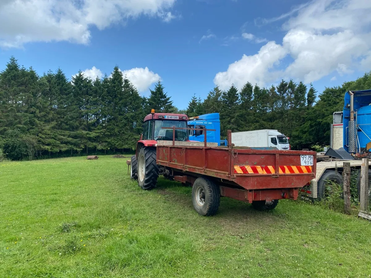 Tractor tipping trailer - Image 4