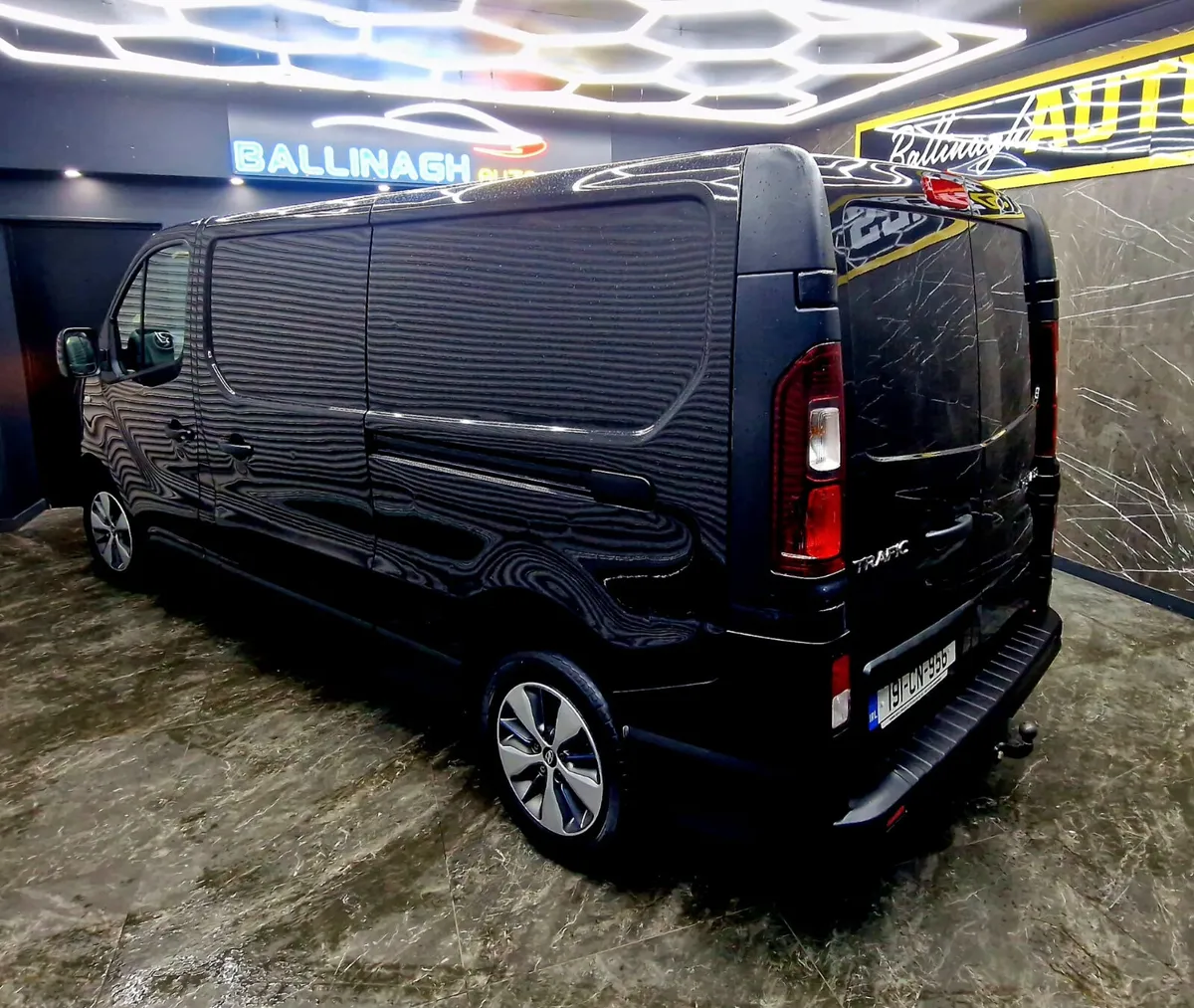 RENAULT TRAFFIC 2019 DIESEL LWB - Image 2