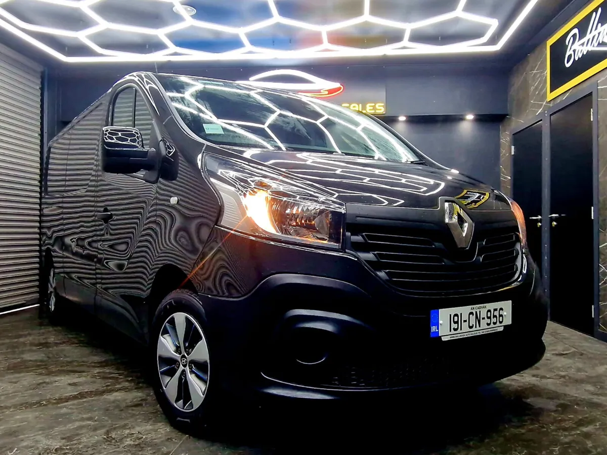 RENAULT TRAFFIC 2019 DIESEL LWB - Image 1