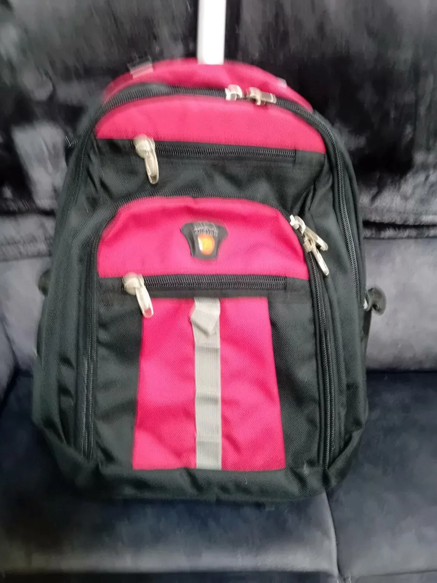 TRAVEL BAG WITH WHEELS LIKE NEW   [ BACK PACK ] - Image 3