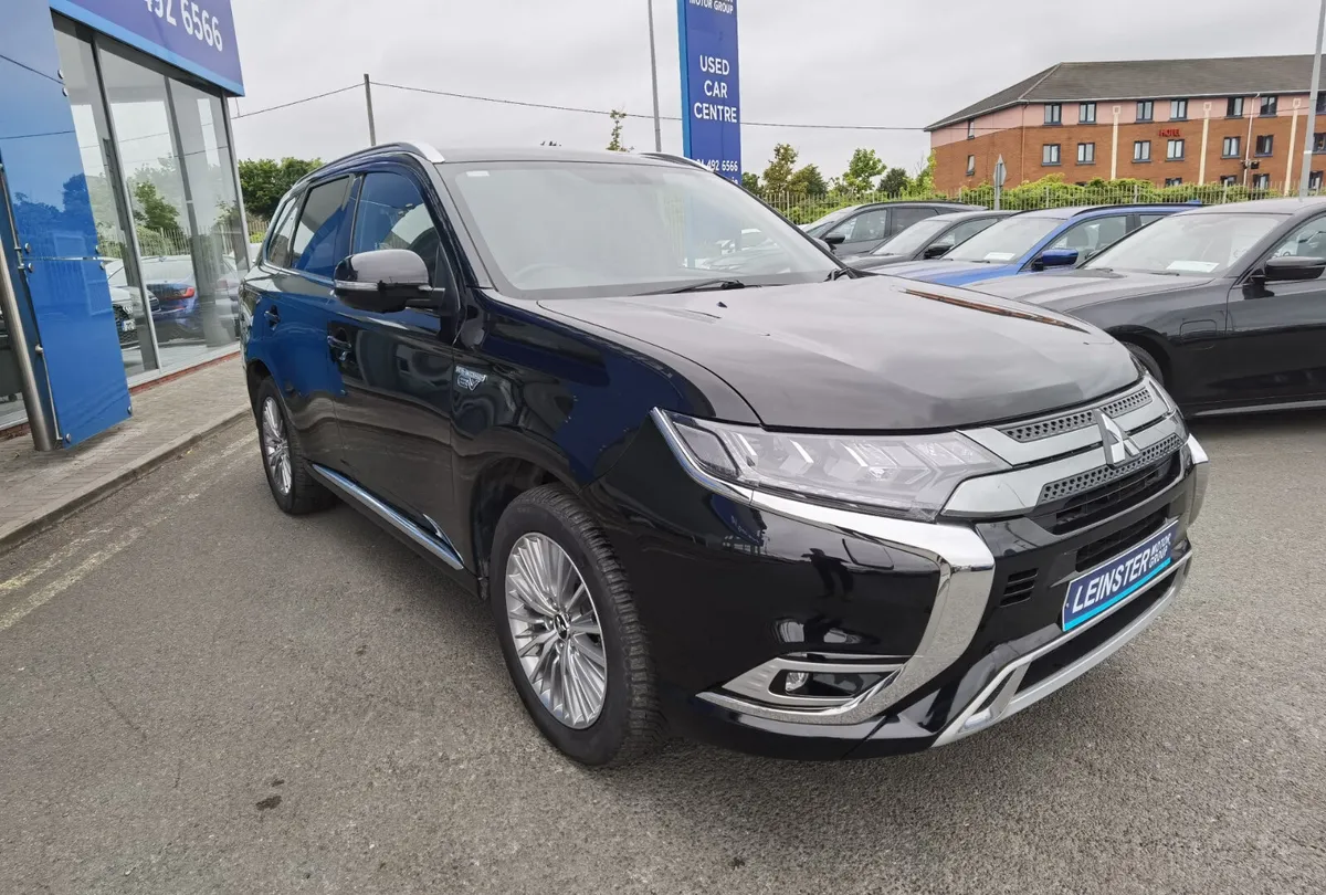 MITSUBISHI OUTLANDER 2.4 EXCEED AUTOMATIC PHEV - Image 3