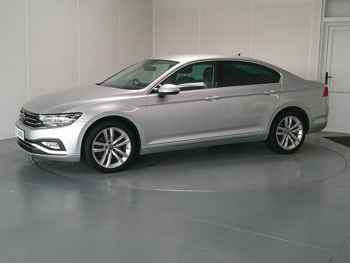 Volkswagen Passat 2021 - Image 3