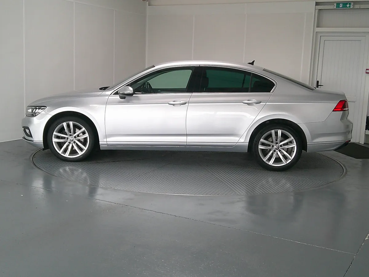 Volkswagen Passat 2021 - Image 4