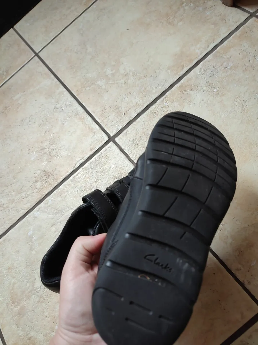 school shoes- CLARKS - Image 3