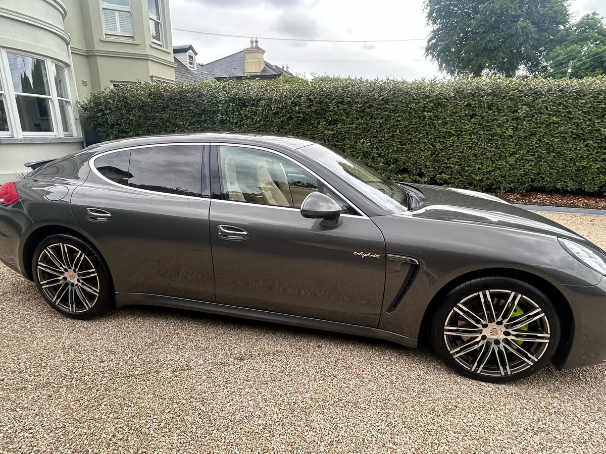Porsche Panamara 2015 - Image 2