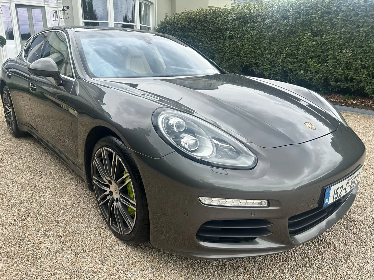 Porsche Panamara 2015 - Image 1