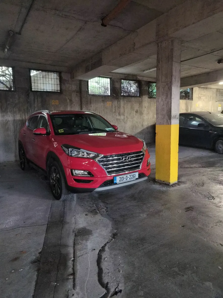 Hyundai Tucson 1.6 Diesel Executive PLUS   5DR - Image 2