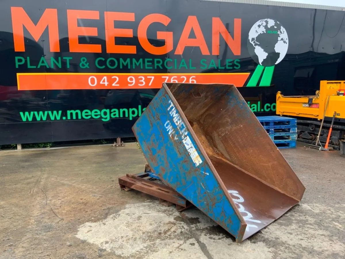 SELF TIPPING FORK LIFT SKIP........12004. - Image 1