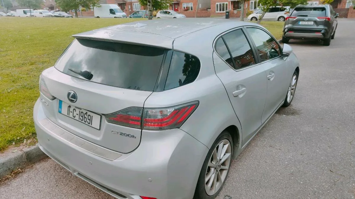 Lexus CT200H - Image 3