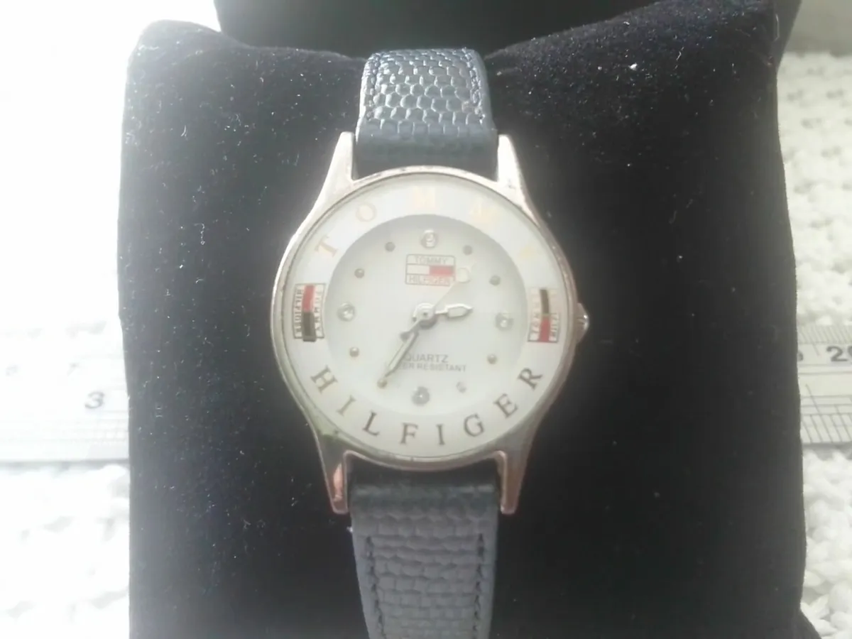 TOMMY HILFIGER VINTAGE LADIES WRIST WATCH - Image 1