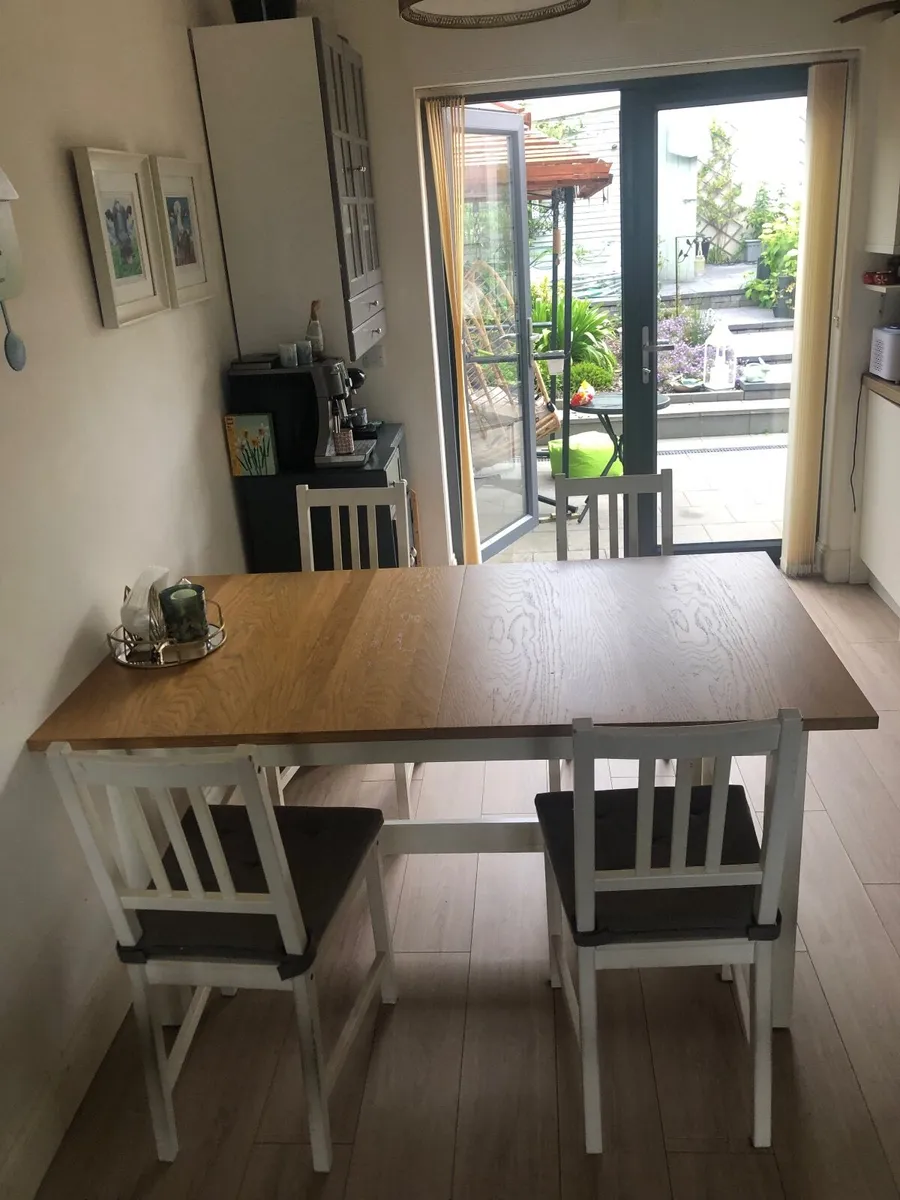 Kitchen table +4chairs - Image 1