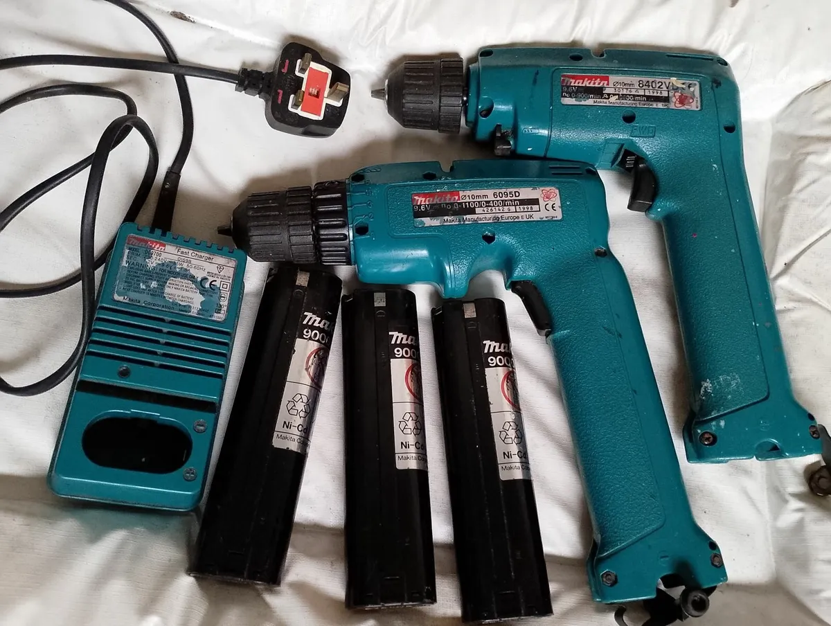 Makita cordless 9.6v drills 3 batteries + charger - Image 1