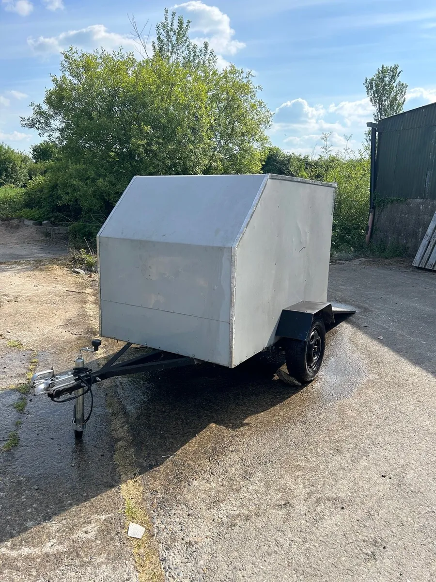 Trailer - Image 1