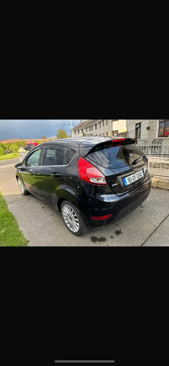 Ford Fiesta 2015 - Image 2