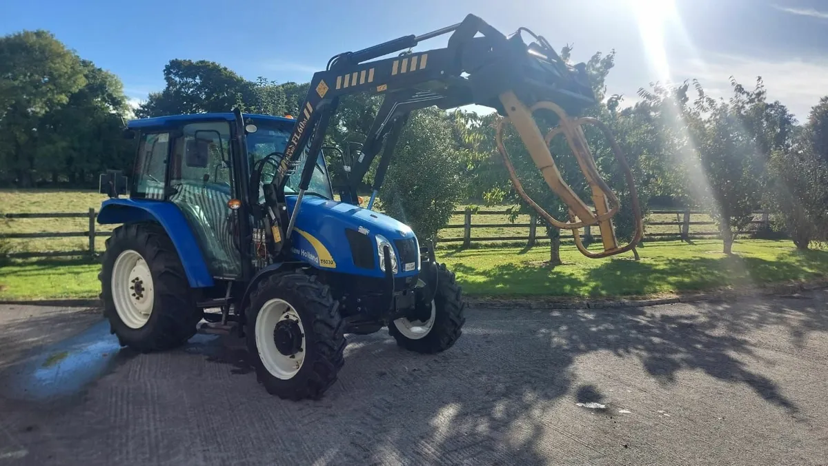 2009 New Holland  T5030 - Image 1