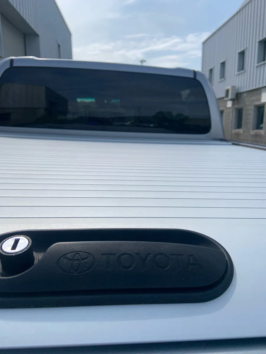 HILUX 70k km - Image 4
