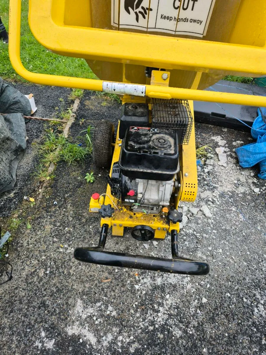Great bull wood chipper professional - Image 4