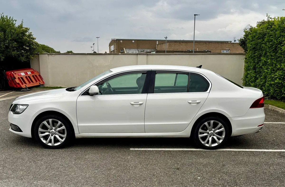 Skoda Superb - Image 2