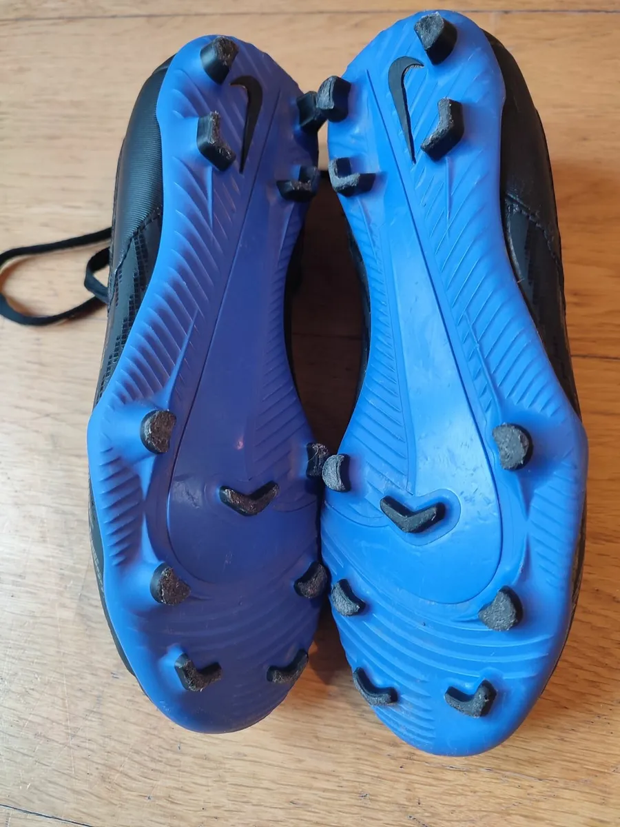 Football shoes - UK 5 - Image 2