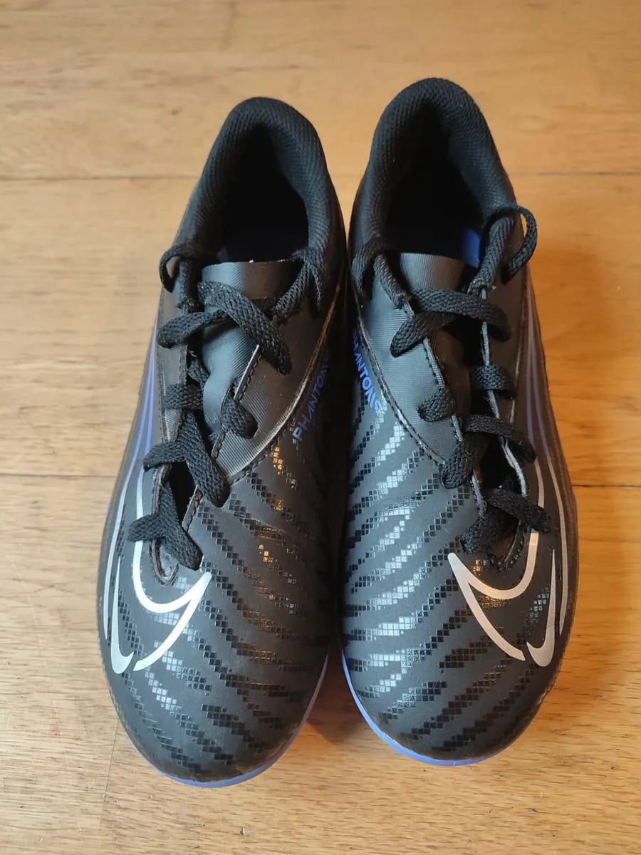 Football shoes - UK 5 - Image 1