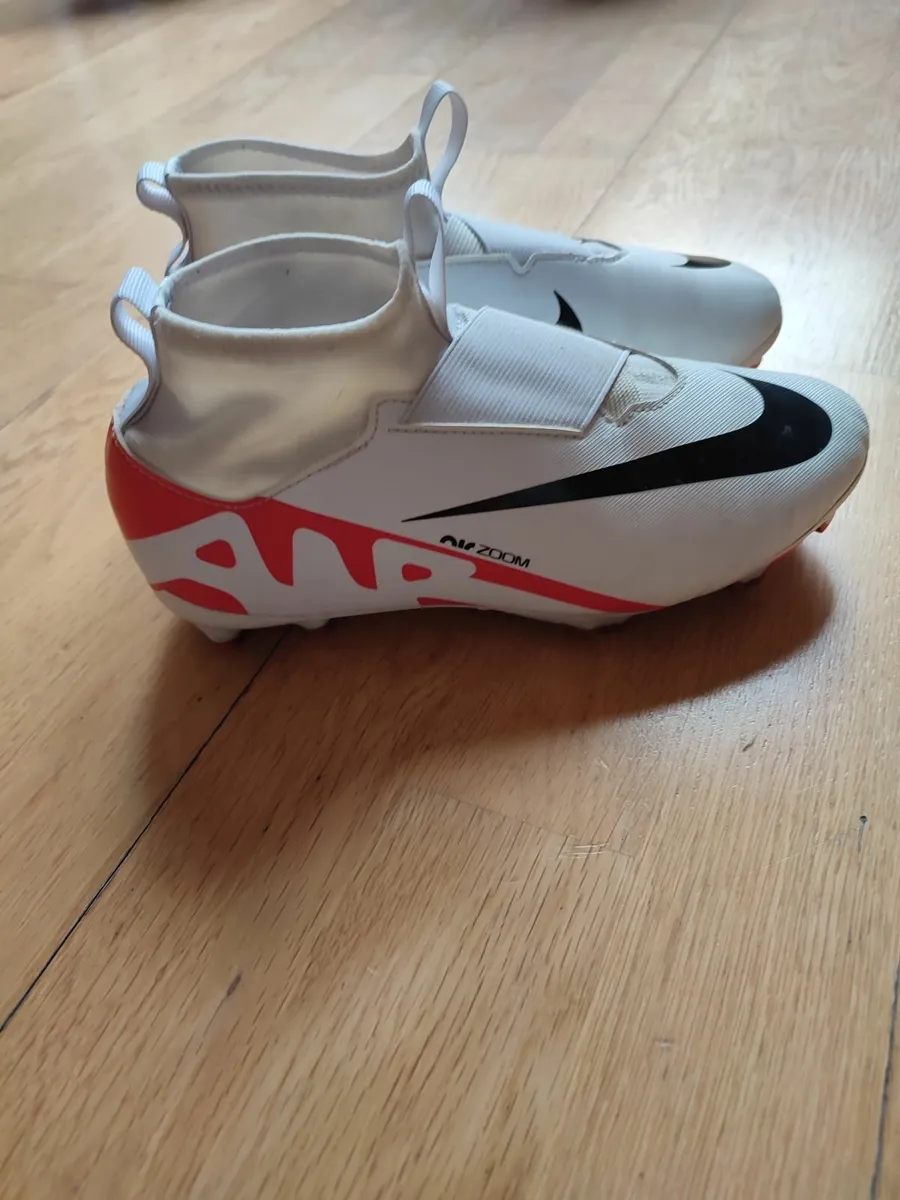 Football shoes - UK 4 - Image 4