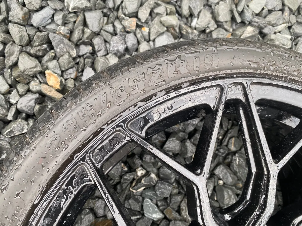 19inch Alloys 5x108 Like New Condition - Image 4