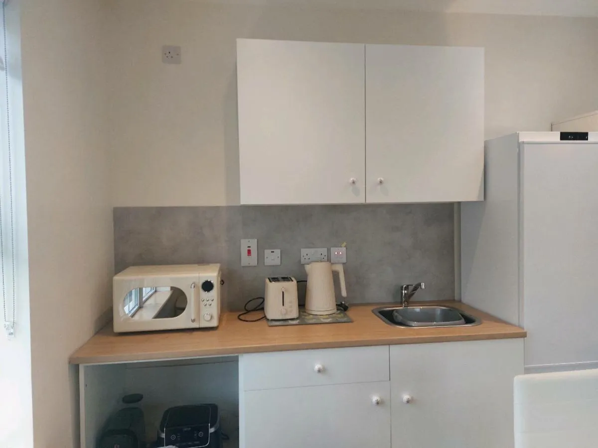 Doonvalley cosy studio apartment - Image 3