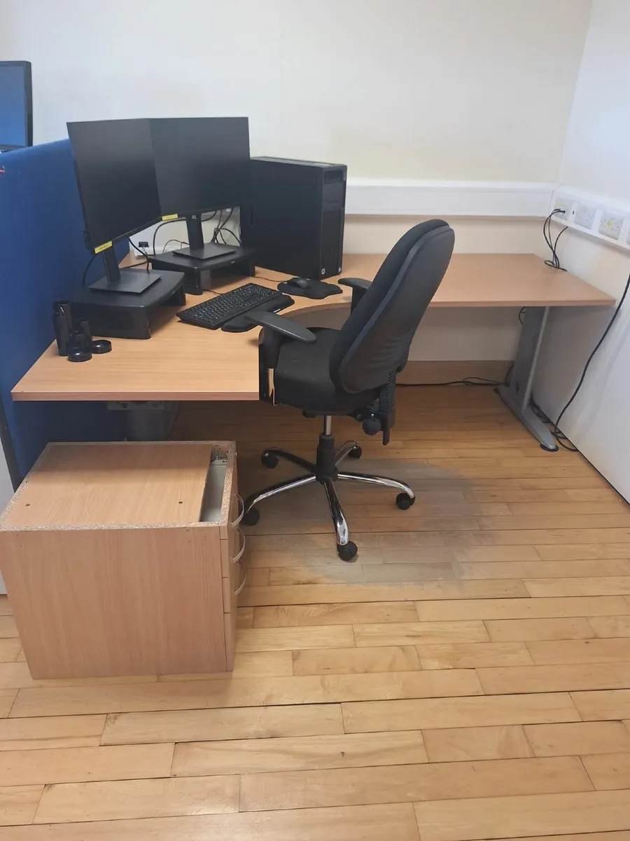 Office furniture - Image 3
