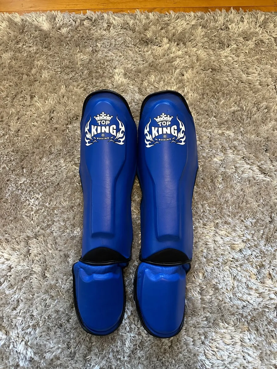 gloves and shin pads - Image 4