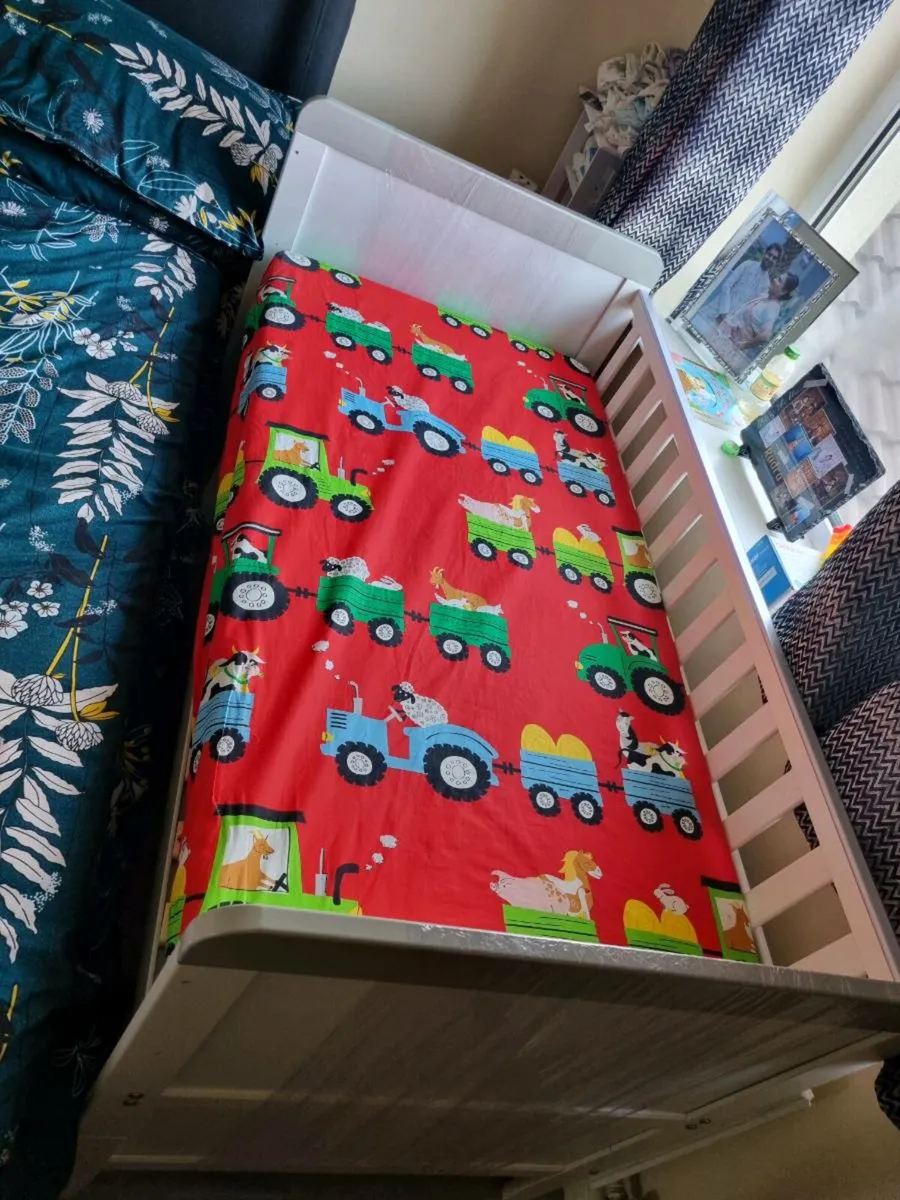 Cot bed with mattress - Image 3