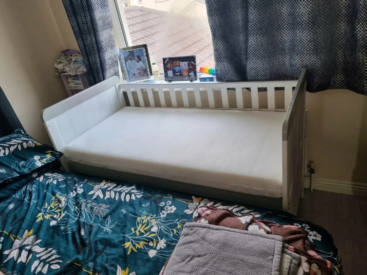 Cot bed with mattress - Image 4