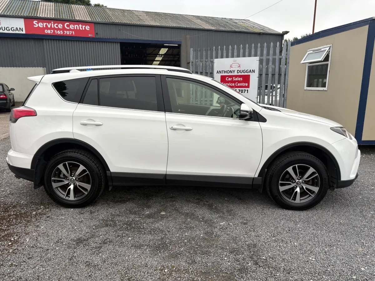 2016 Toyota RAV4 Luna - Image 2