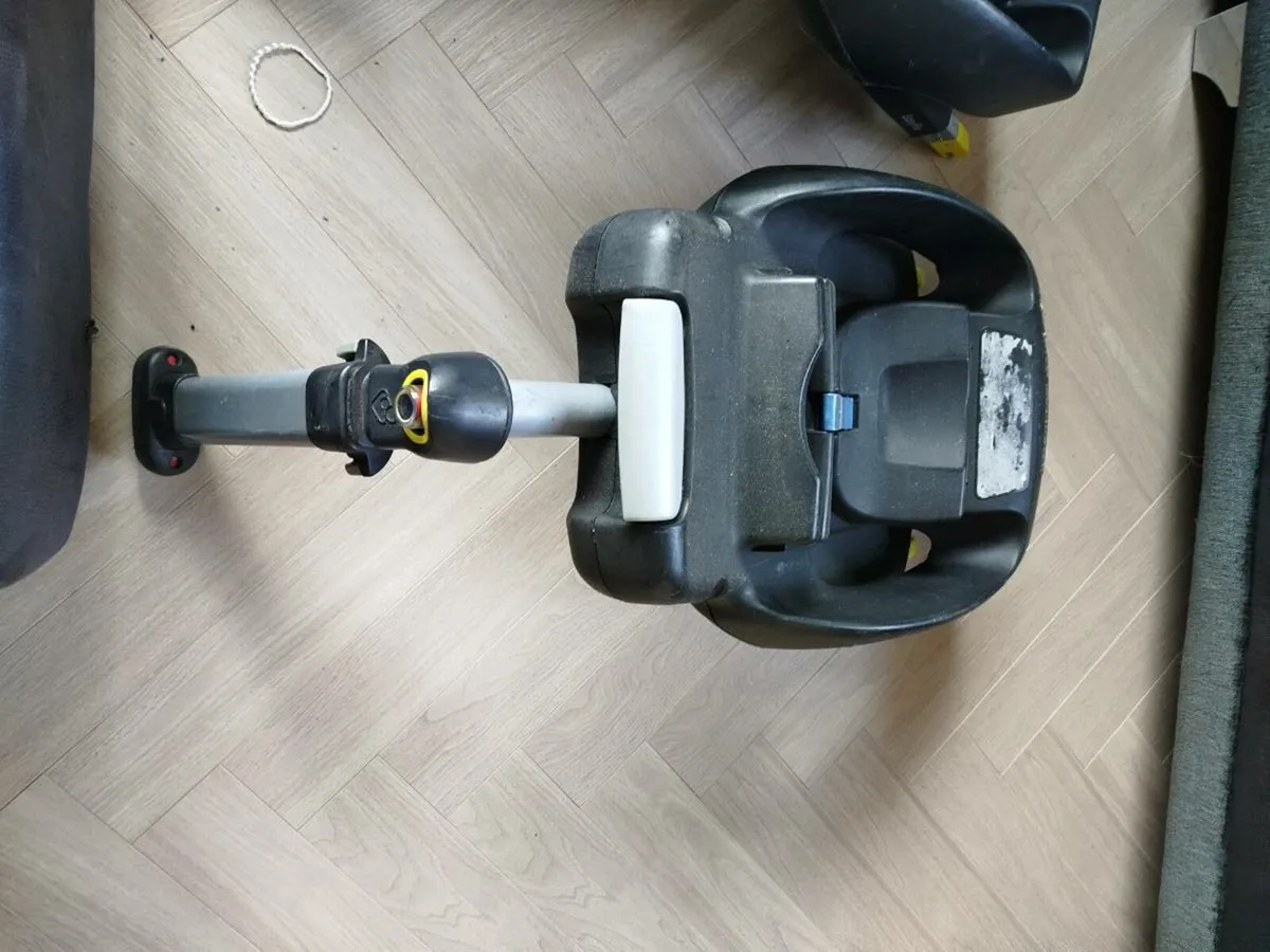 Maxi Cosi isofix base