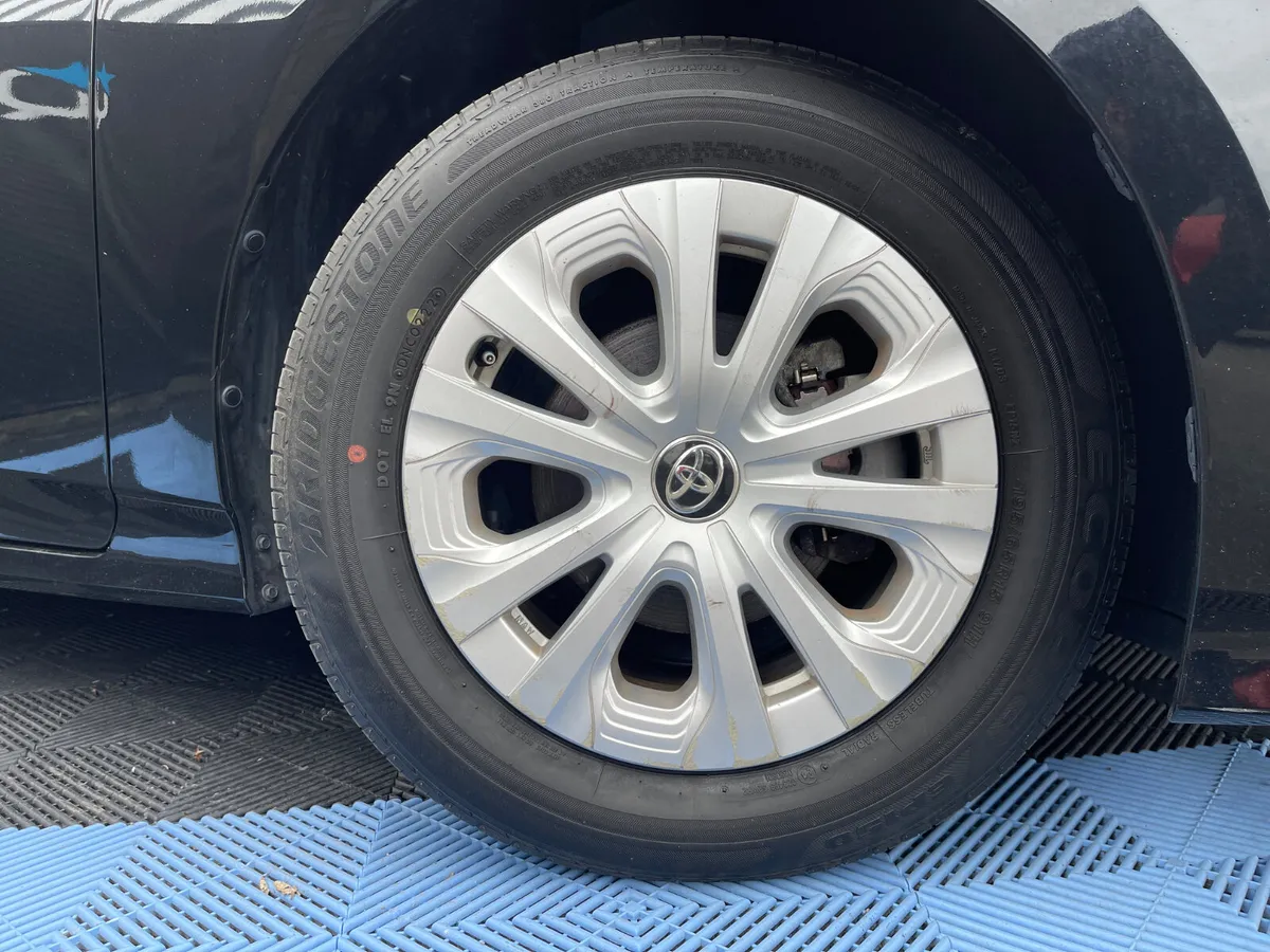 2021 TOYOTA PRIUS HYBRID (S47) - Image 4
