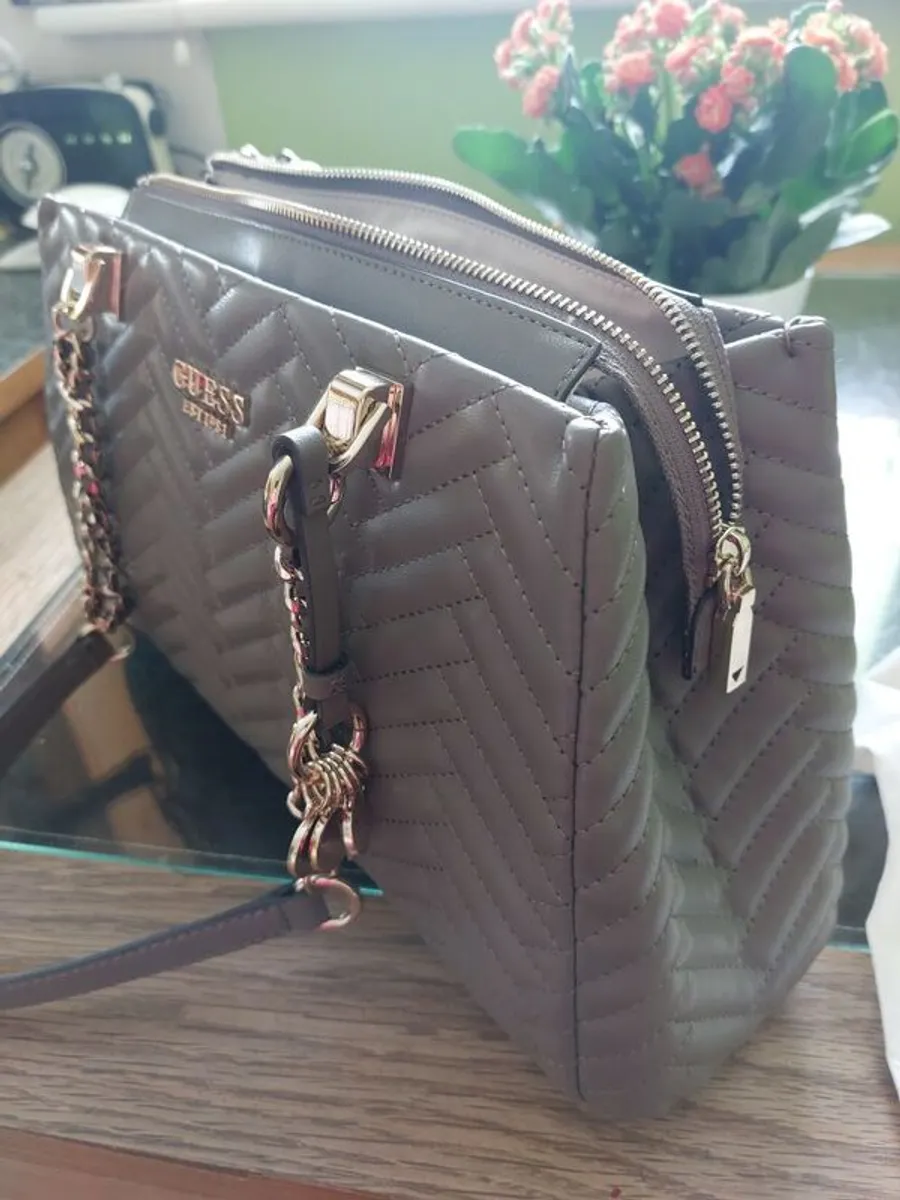 Brand new Guess handbag - Image 2