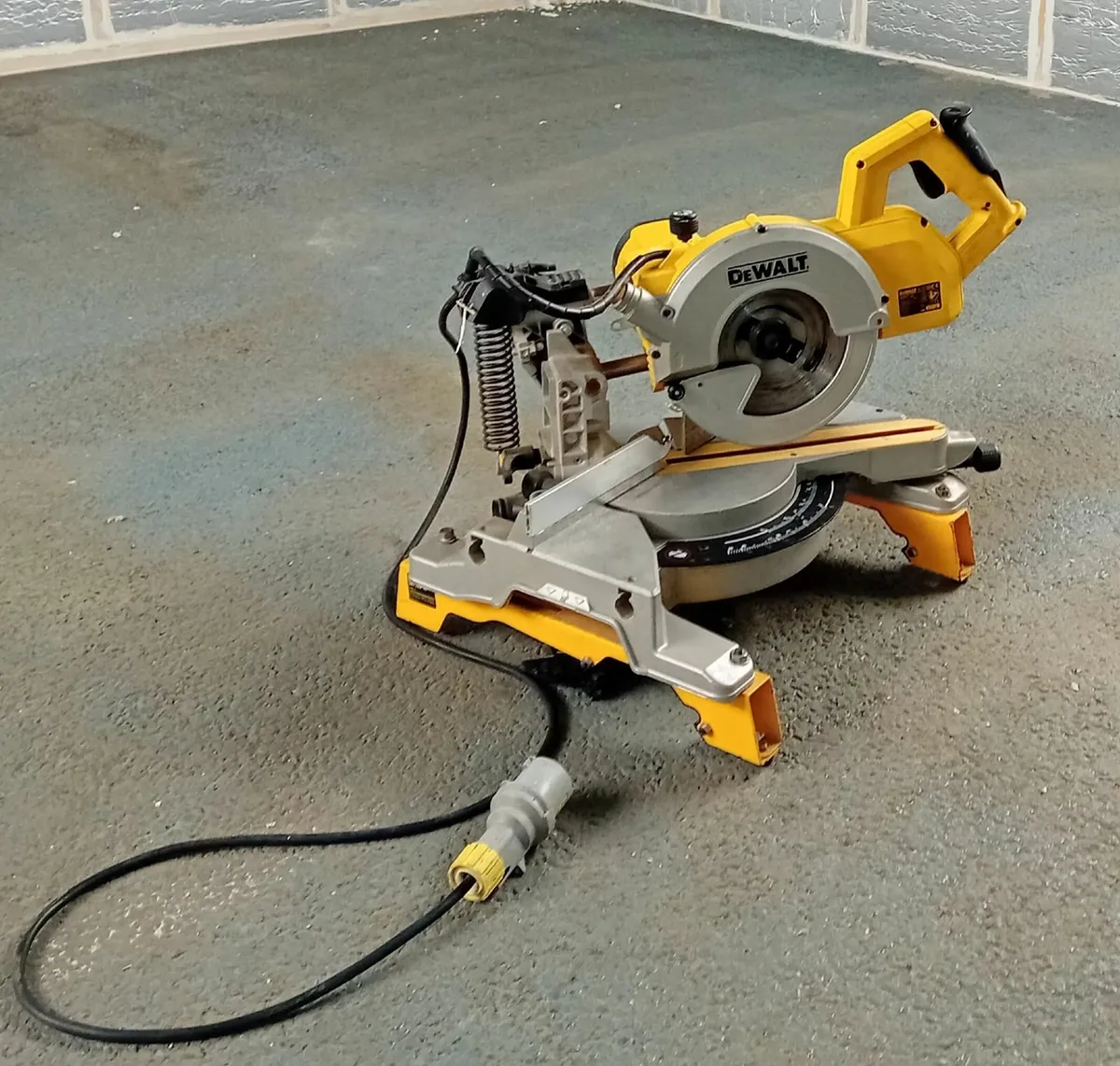 Dewalt table saw - Image 3