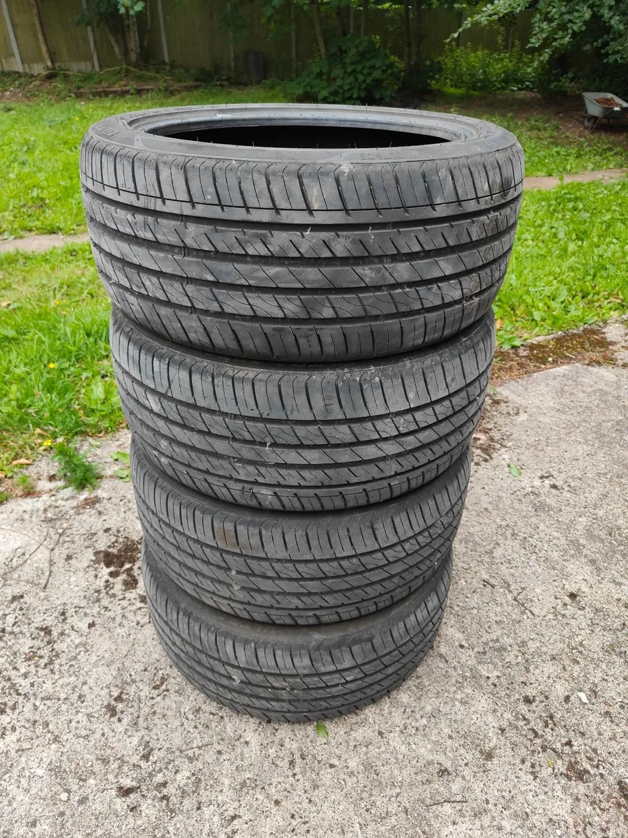 4x Barely used 275/40ZR20 tyres (only done 1200km) - Image 1