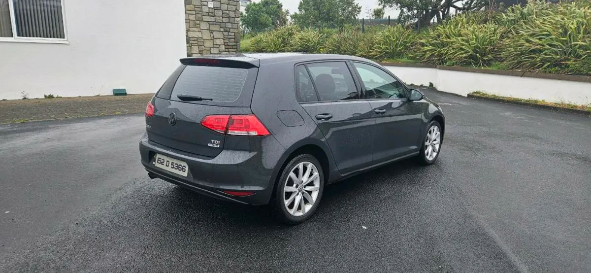 2015 Volkswagen Golf - Image 2