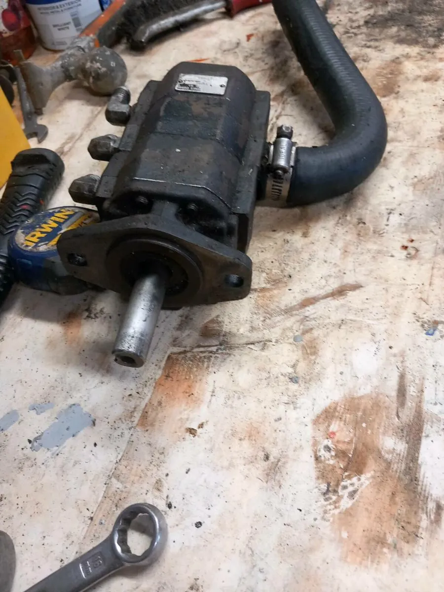 Hydraulic pump - Image 2